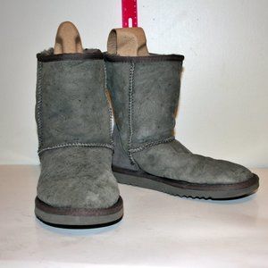 UGG Australia Women's Classic Grey Fashion Boots Size 6W